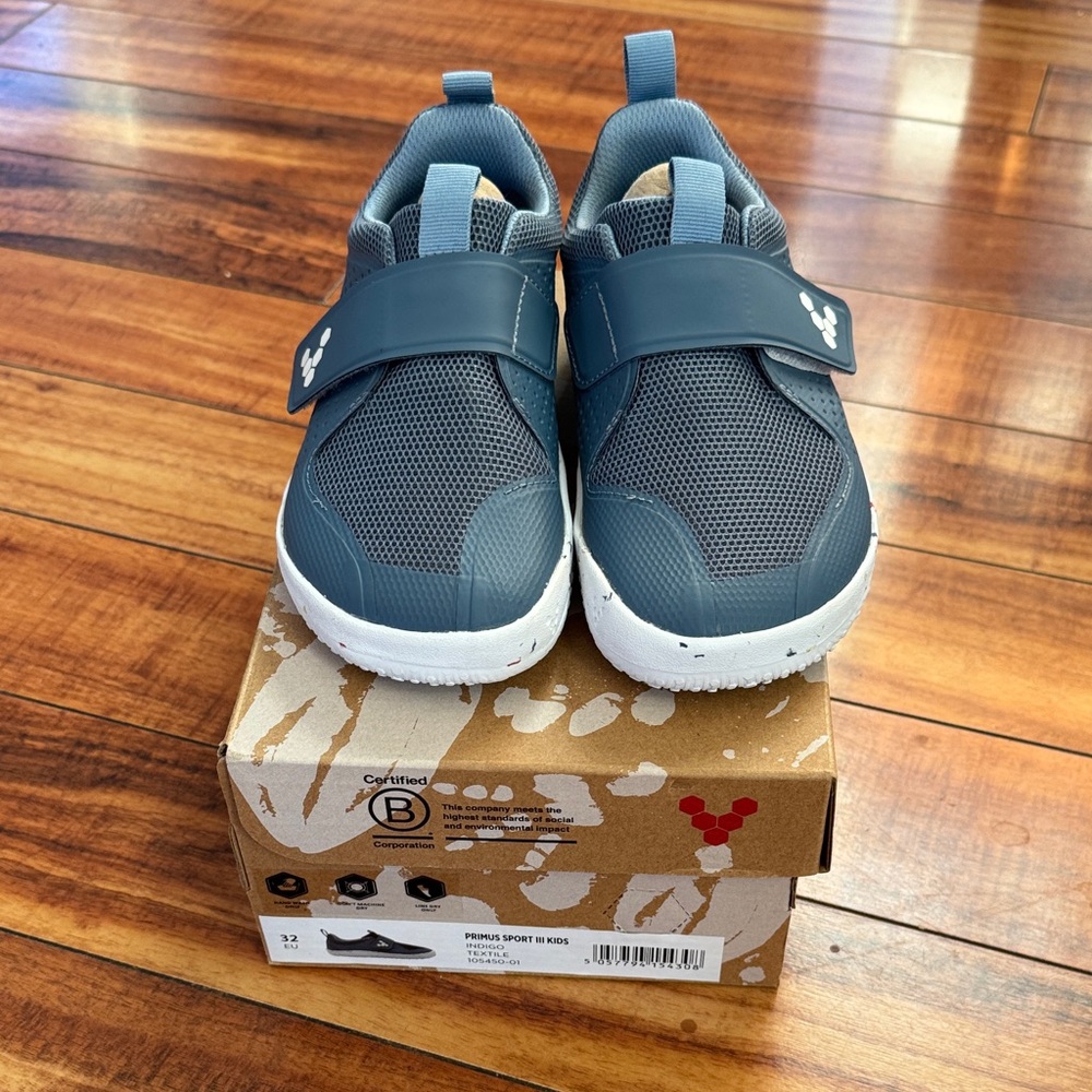 New Vivo Barefoot Kids Sneakers in Gray and White